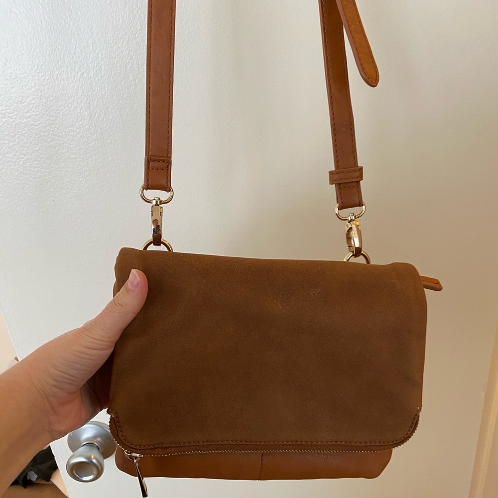 Cognac brown crossbody handbag!